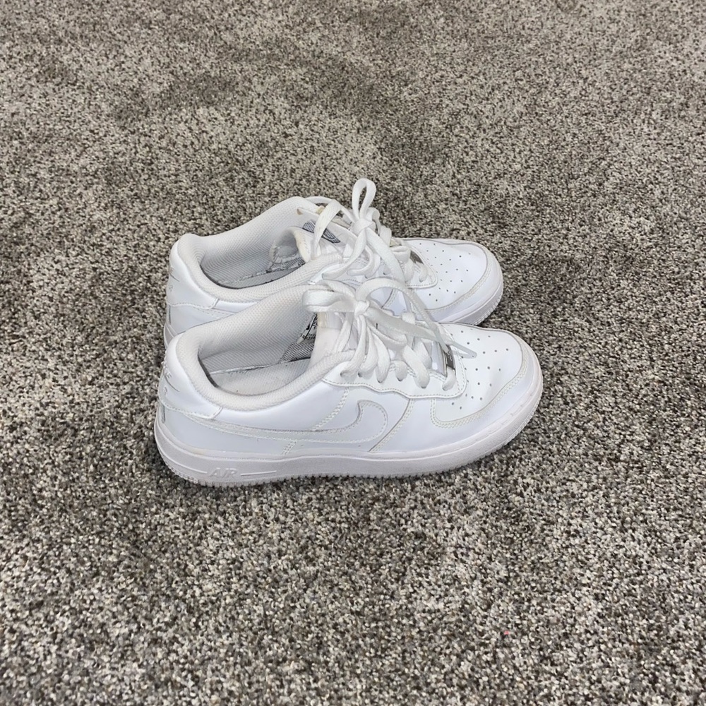LIKE NEW White Nike Airforce 1’s